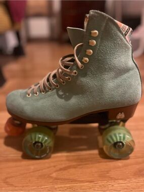 Moxi Lolly Outdoor Roller Skates in Floss